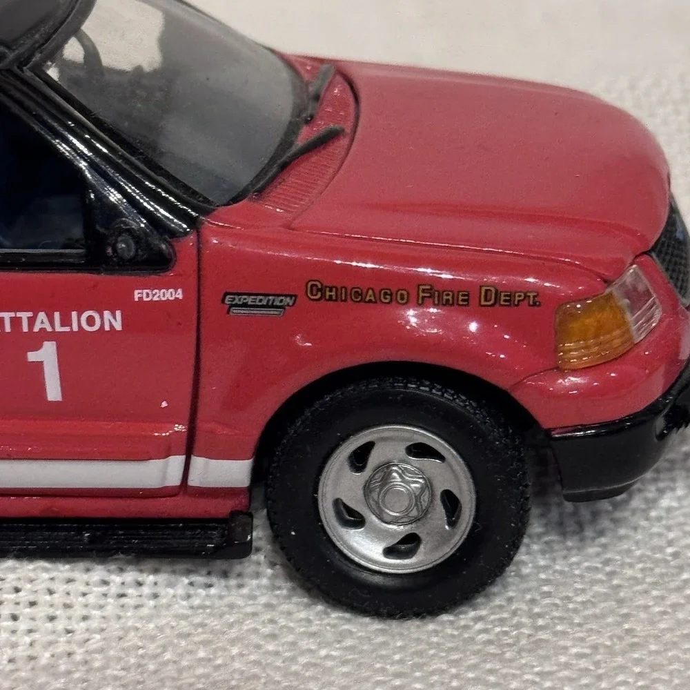 Chicago Fire Department Diecast CFD Battalion 1 Ford Expedition Gearbox